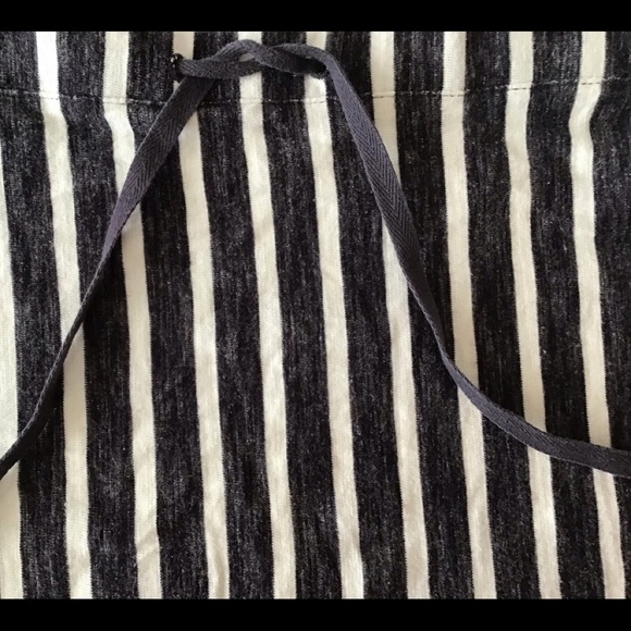 Gap XS Petite stripped Black & White Mini Skirt EXCELLENT CONDITION - Picture 4 of 5